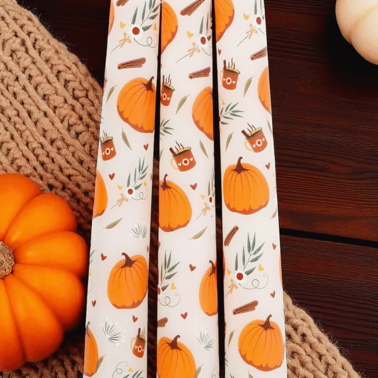 Kürbis Kerzen Set – 3 Stabkerzen mit süßen Illustrationen – ZauberMerch
