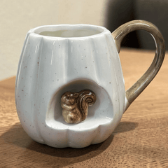 Pumpkin Forest Keramiktasse mit Eichhörnchen – Kürbis Tasse