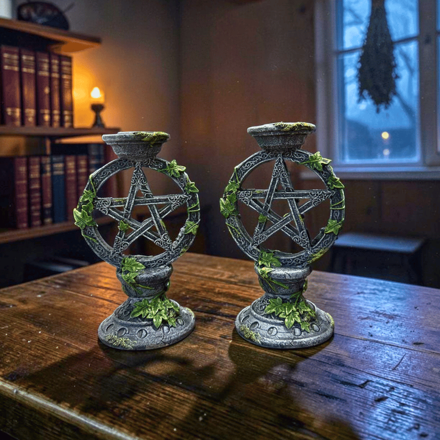 Kerzenständer-Set Pentagramm – 2 gotische Kerzenhalter mit Efeu