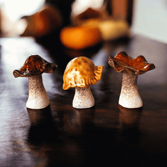 Kleine Hexen Pilze aus Keramik – 3er Set mystischen Waldfarben
