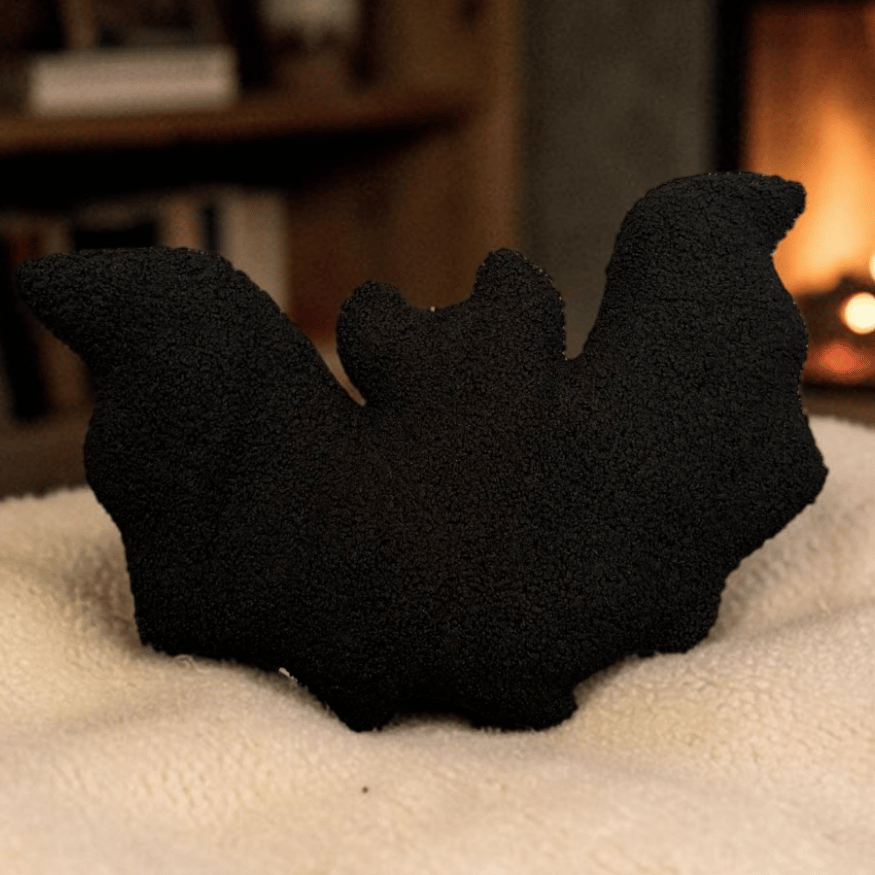Kuscheliges Fledermaus Kissen aus Teddyplüsch