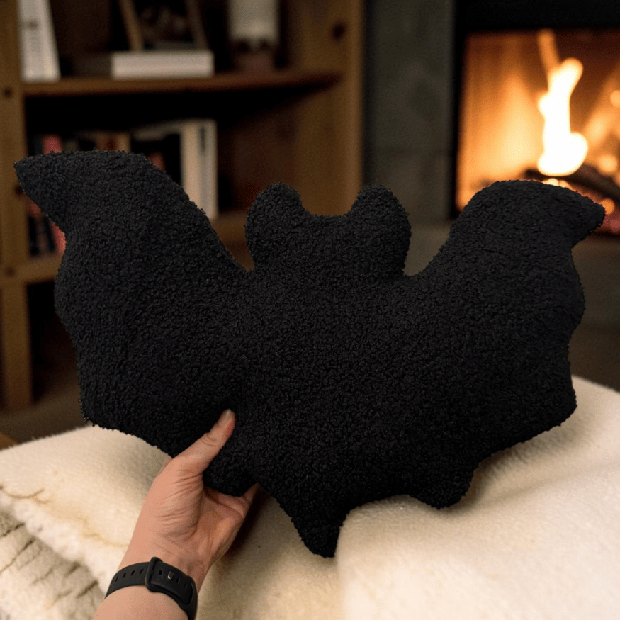 Kuscheliges Fledermaus Kissen aus Teddyplüsch