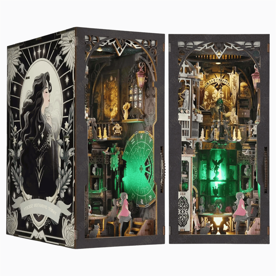 Book Nook Diorama – Leuchtende Miniaturwelt fürs Bücherregal (4 Designs zur Auswahl)