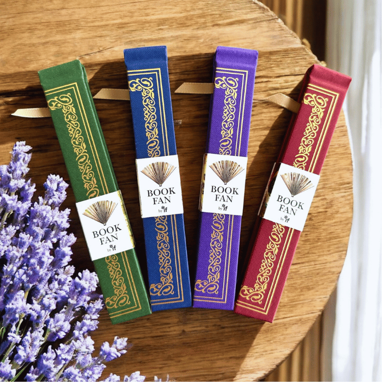 Buch-Fächer mit Fantasy-Flair – Magischer Faltfächer für Leseratten