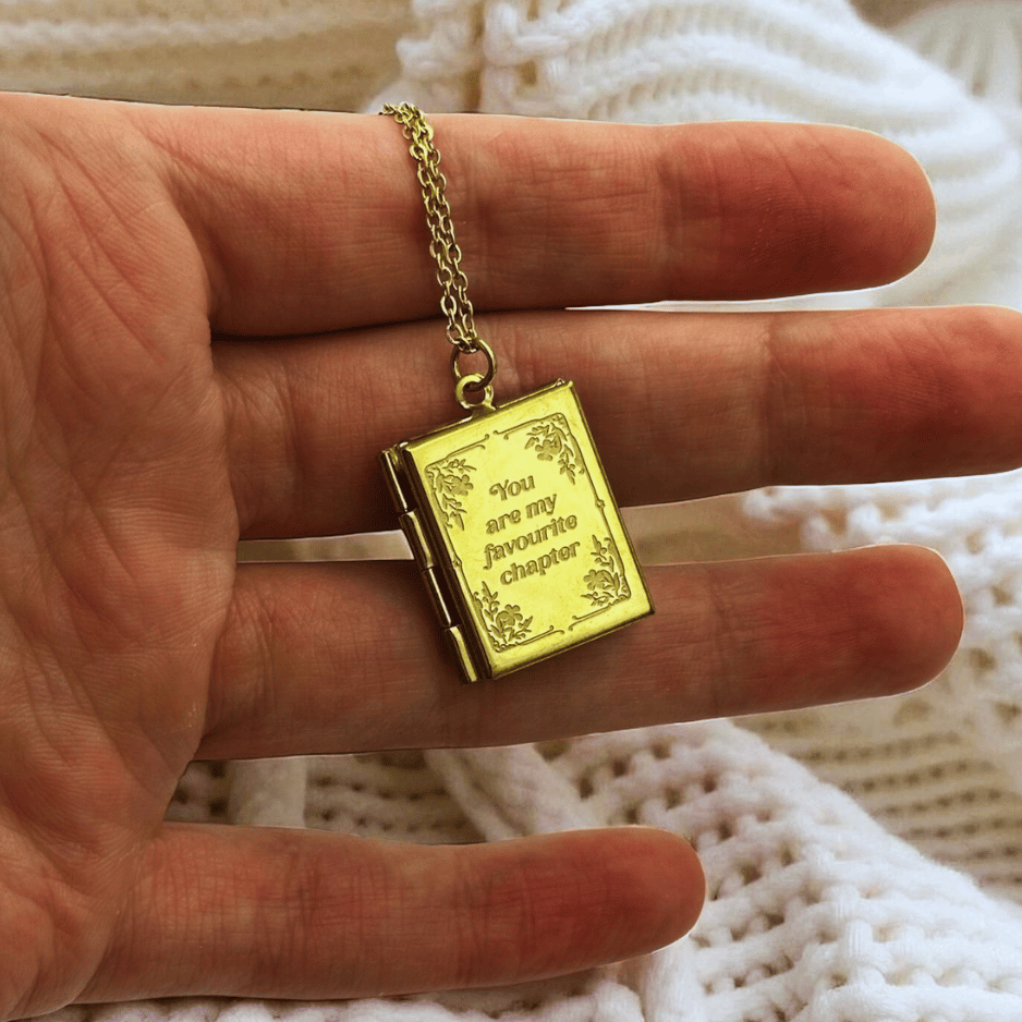 Buch-Medaillon Kette in Geschenkbox – Bookish Locket für Leserherzen