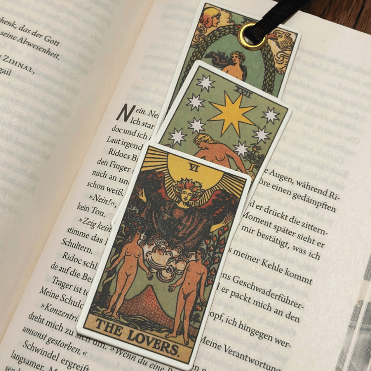 Bücherwurm Lesezeichen by if – Magische Motive