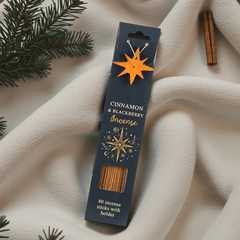 Winter & Weihnachtszeit Räucherstäbchen Set – 3 Duftvarianten 40 Stück + Halter