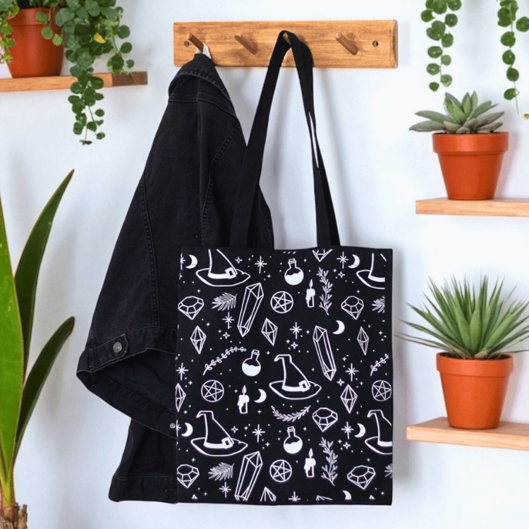 Crystal Witch Tote Bag – Schwarze Hexen Tasche mit Kristallmotiv