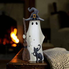 Enid Geisterfigur mit Hexenhut, Besen & Katze – Halloween Deko 16 cm