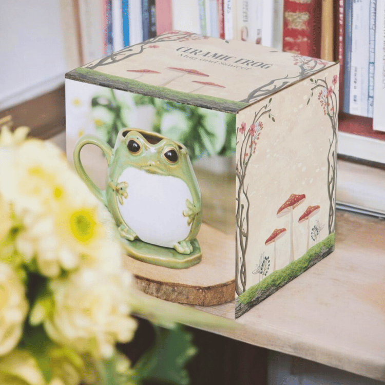 Frosch-Tasse auf Seerosenblatt