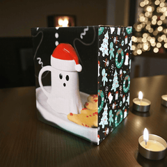 Geister-Tasse mit Weihnachtsmützen-Deckel – Halloween x Weihnachten