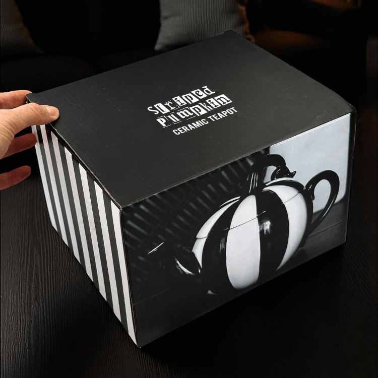 Gestreifte Kürbis Teekanne – Schwarz-weißes Spooky Design