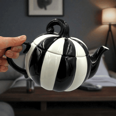 Gestreifte Kürbis Teekanne – Schwarz-weißes Spooky Design