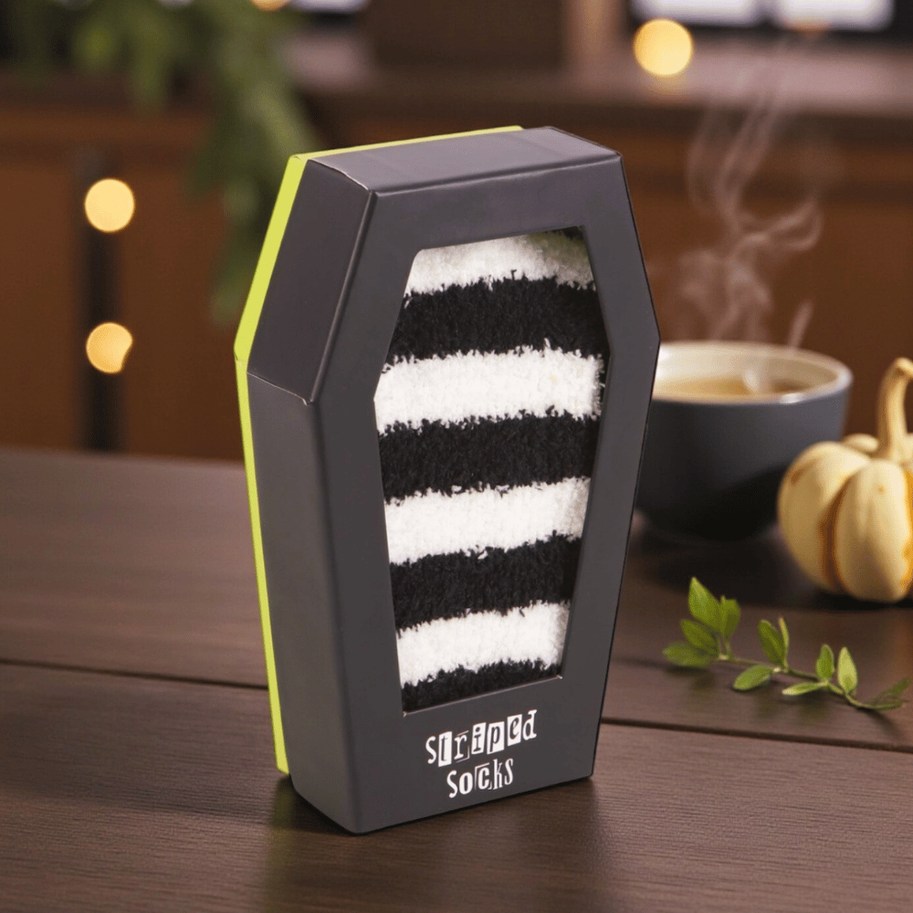 Gestreifte Socken im Sarg Geschenkbox
