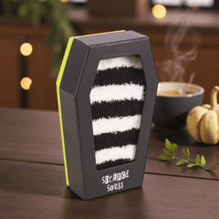 Gestreifte Socken im Sarg Geschenkbox