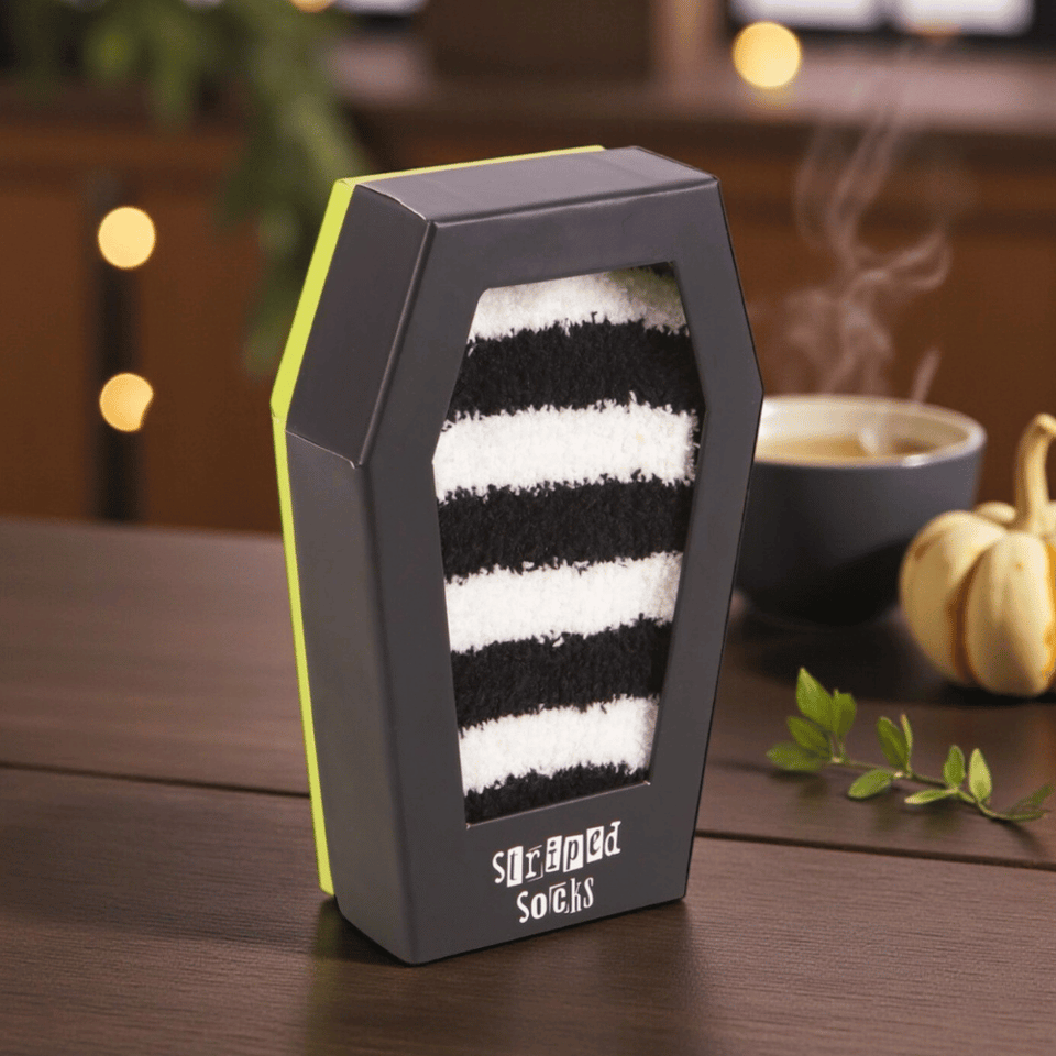 Gestreifte Socken im Sarg Geschenkbox