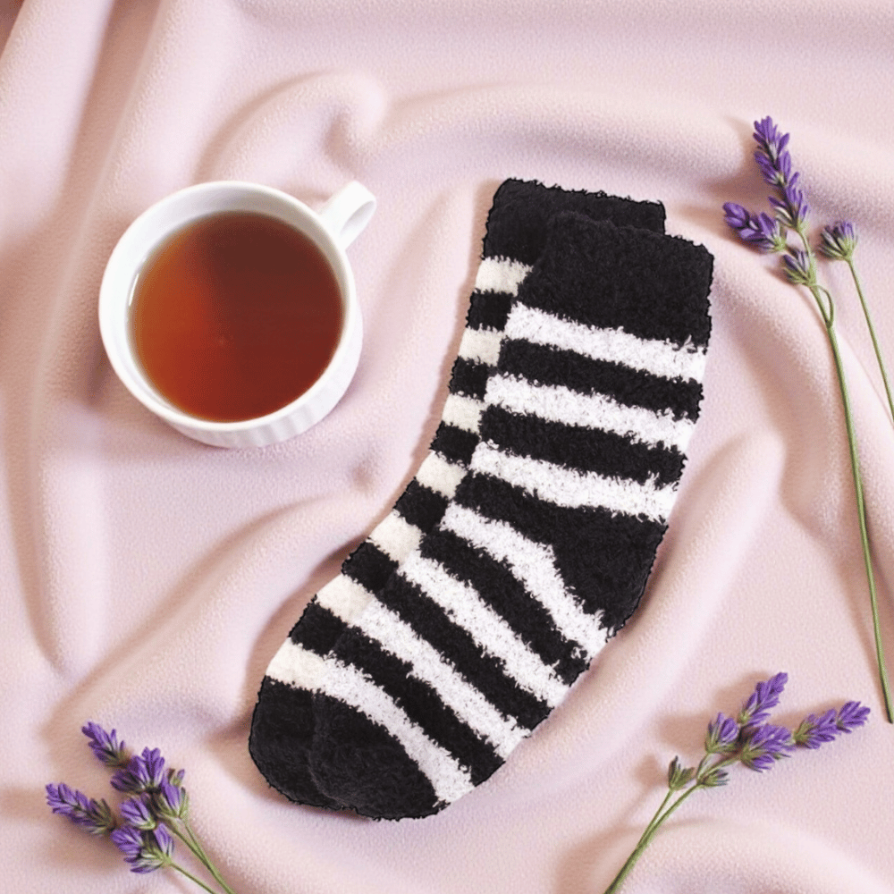 Gestreifte Socken im Sarg Geschenkbox