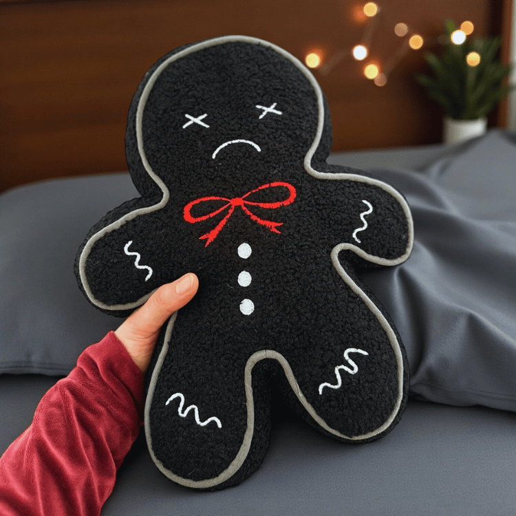 Gingerbread Bouclé Kissen – Klassisch oder spooky Edition zur Auswahl