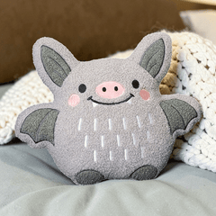 Fledermaus Kissen Bouclé – Kuscheliges Dekokissen für spooky Stimmung