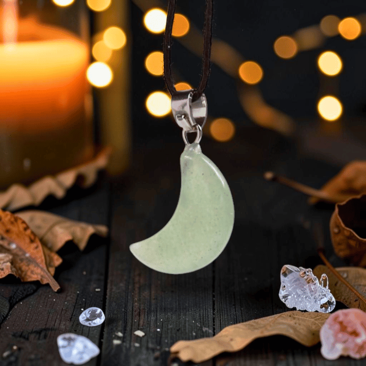 Edelstein-Anhänger Mondform – Naturstein Kette Witchy Schmuck