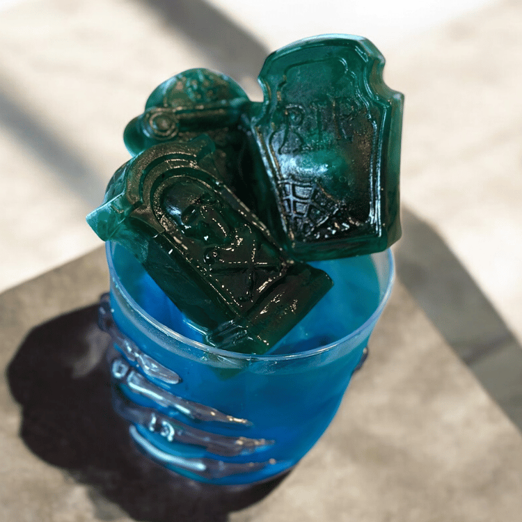 Gruselige Silikonform für Halloween – Gehirn, Grabstein & Totenkopf-Motive