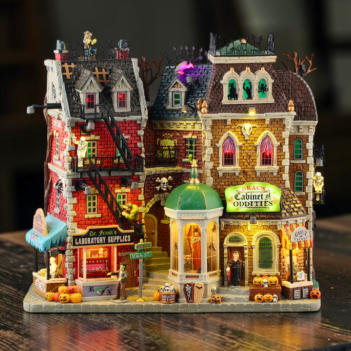 Monsters on Main Street – Beleuchtete Monsterladen Fassadenkulisse Spooky Regal Deko
