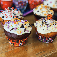 Halloween Muffinförmchen – 50 Stück, 2 Designs (Kürbis & Monster)