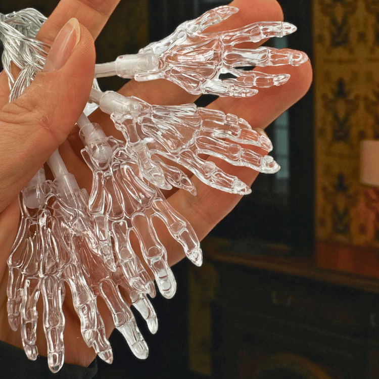 Halloween Skelett-Hand LED Lichterkette – Grusel-Deko in Weiß