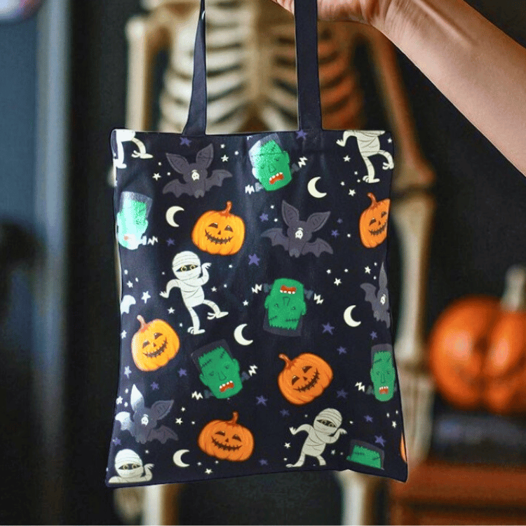 Halloween Stofftasche „Monster-Party“ – Witchy Tragetasche mit Kürbis & Fledermaus Motiv