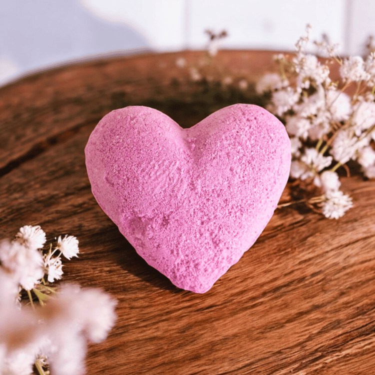 Herzförmige Badekugel mit Kirschduft – Badezusatz „Love Yourself“