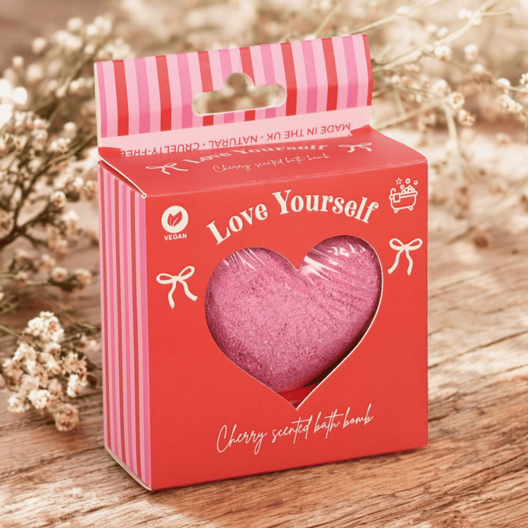 Herzförmige Badekugel mit Kirschduft – Badezusatz „Love Yourself“