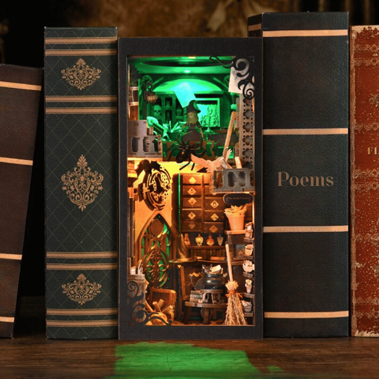 Book Nook Diorama – Leuchtende Miniaturwelt fürs Bücherregal (4 Designs zur Auswahl)