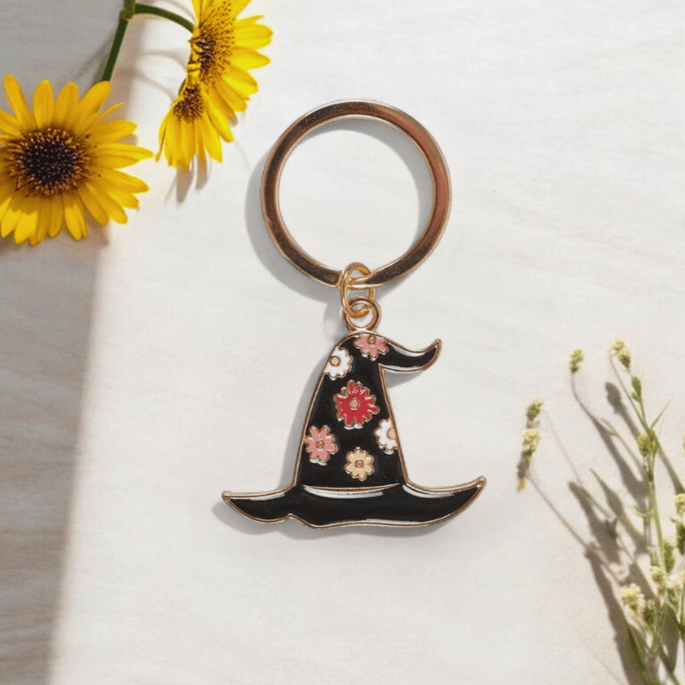 Hexenhut mit Blumen - Schlüsselanhänger
