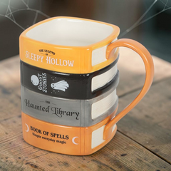 Halloween Bücherstapel Tasse – Keramikbecher im Buchdesign für Bücherliebhaber