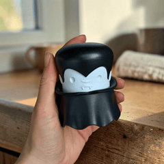 Knoblauchschneider Vampir – Knoblauchhacker im Dracula Design OTOTO