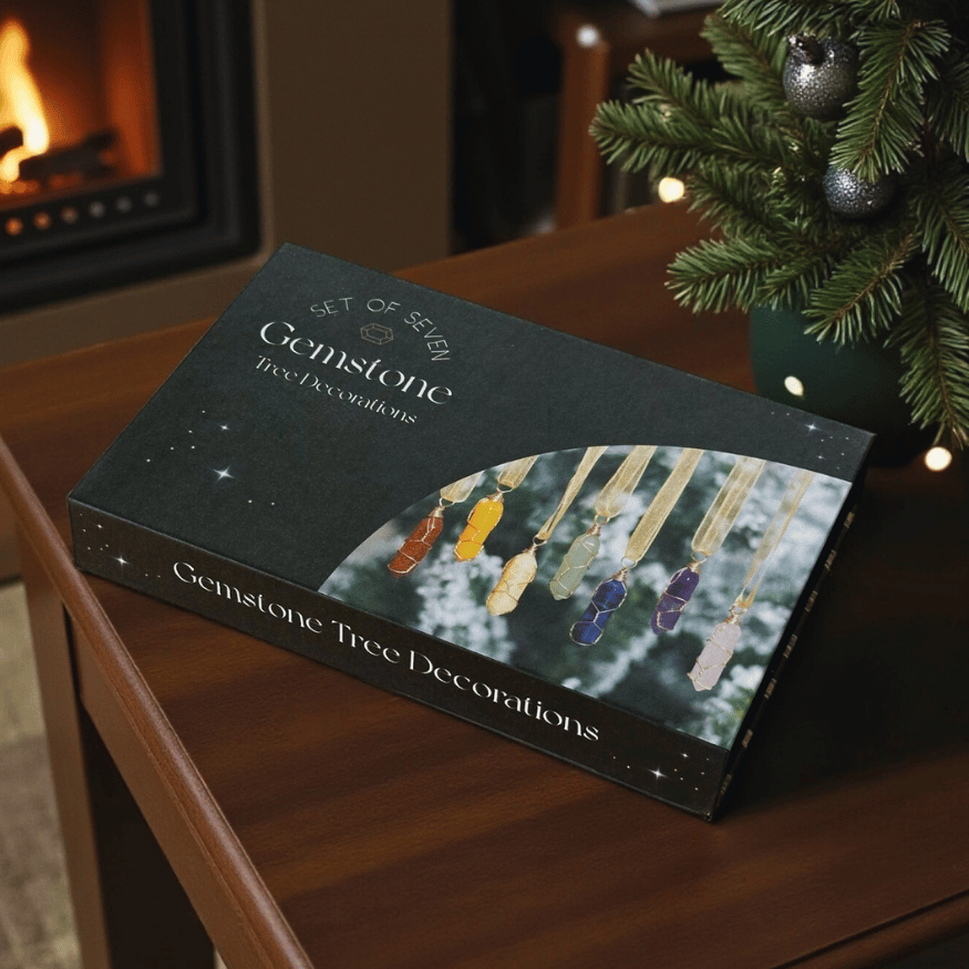 Kristall Baumschmuck Set – 7 Edelsteine für Harmonie & Weihnachtsenergie – ZauberMerch