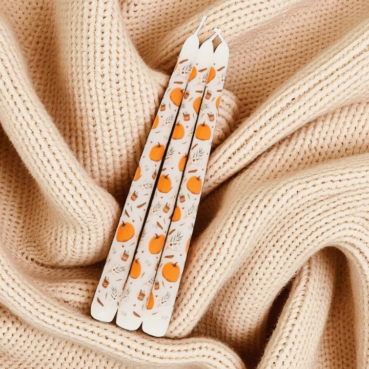 Kürbis Kerzen Set – 3 Stabkerzen mit süßen Illustrationen