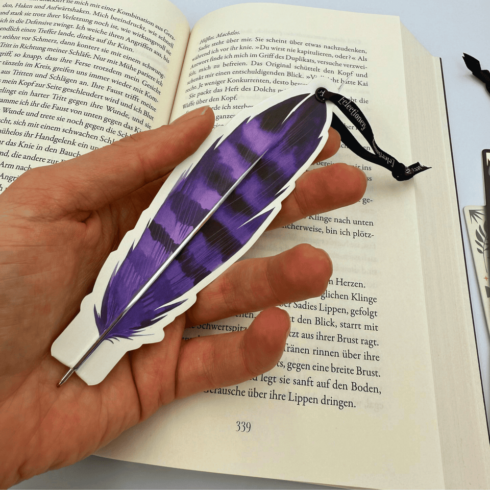 Lesezeichen & Kugelschreiber „Lila Feder“ – Booklover Must Have