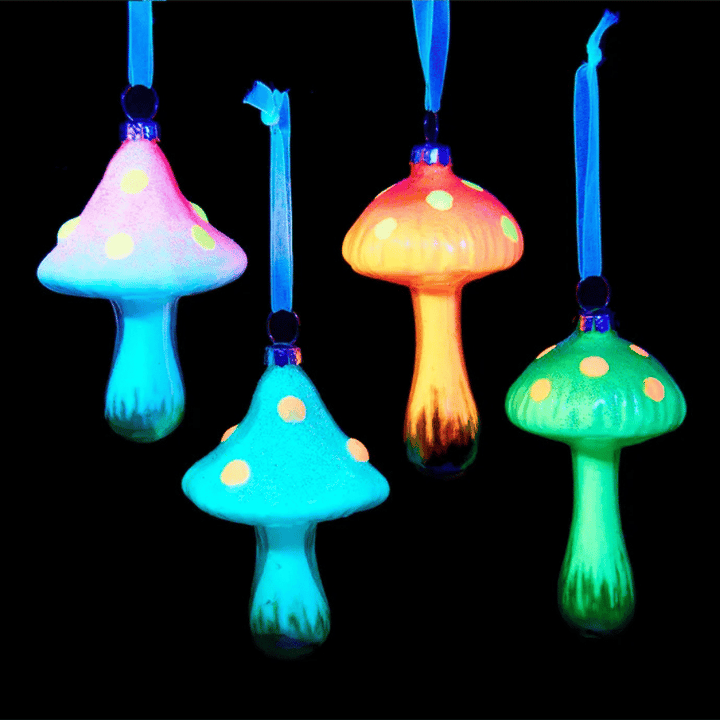 Leuchtende Pilz-Ornamente aus Glas – 4er Set Weihnachtsbaum-Anhänger mit Glow-Effekt