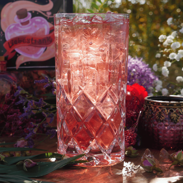 Magisches Kristallglas für Eistee