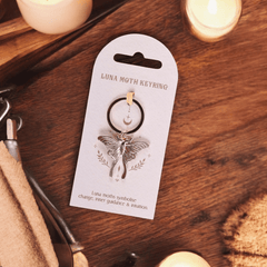 Mond-Motte Schlüsselanhänger – Symbol für Transformation