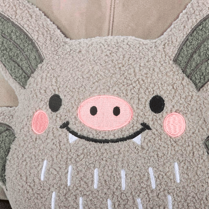 Fledermaus Kissen Bouclé – Kuscheliges Dekokissen für spooky Stimmung