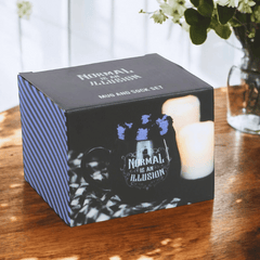 Normal is an Illusion Tasse mit gestreiften Socken – Geschenkset
