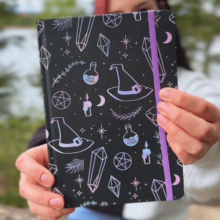 Notizbuch Crystal Witch – A5 Hexenbuch mit Kristallmotiv