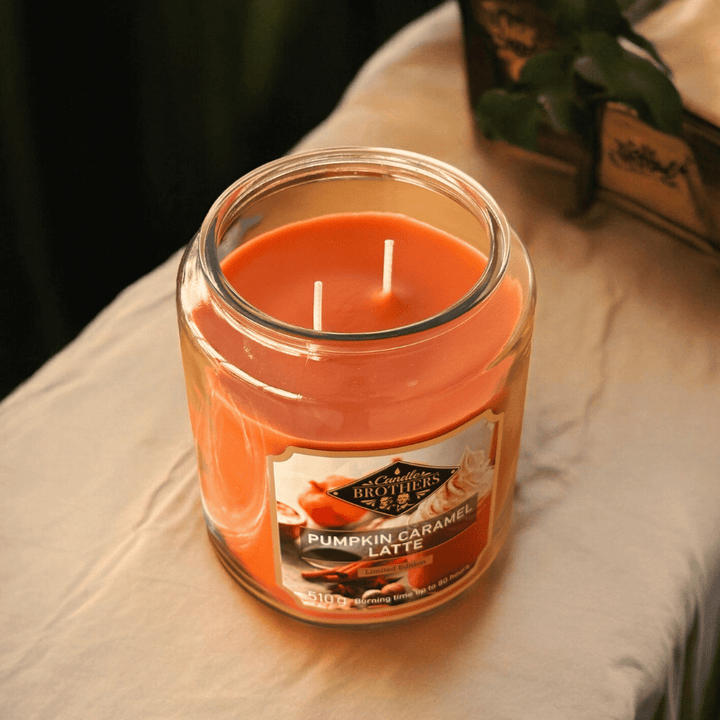 Duftkerze Pumpkin Caramel Latte – Süße & würzige Herbstkerze im Glas (510g)