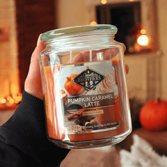 Duftkerze Pumpkin Caramel Latte – Süße & würzige Herbstkerze im Glas (510g)