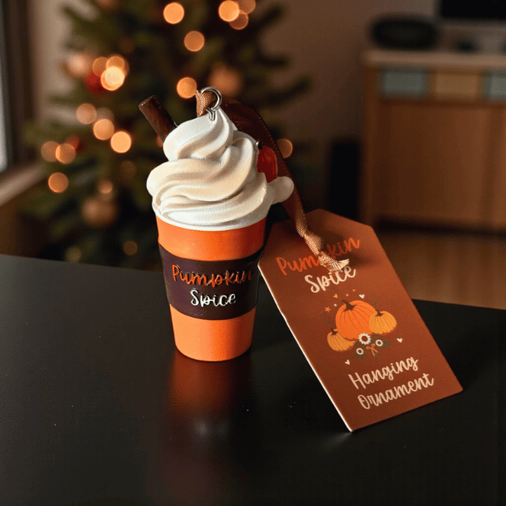 Pumpkin Spice Latte Ornament – Deko-Anhänger mit Cozy Charme