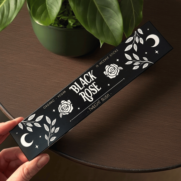 Räucherstäbchen Set – 6 magische Düfte von Weißem Salbei bis Schwarzer Rose