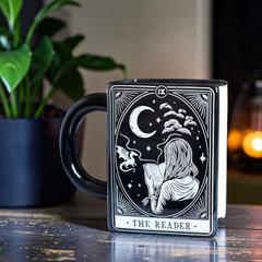 Mondleserin Zauberbuch Tasse in Buchform - Tarot Design The Reader