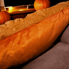 Herbst Kissen mit 3D-Kürbisstruktur – Magische Deko für Wohnzimmer & Leseecke